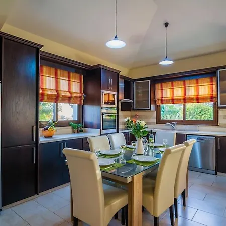 Georgia Villa Argáka