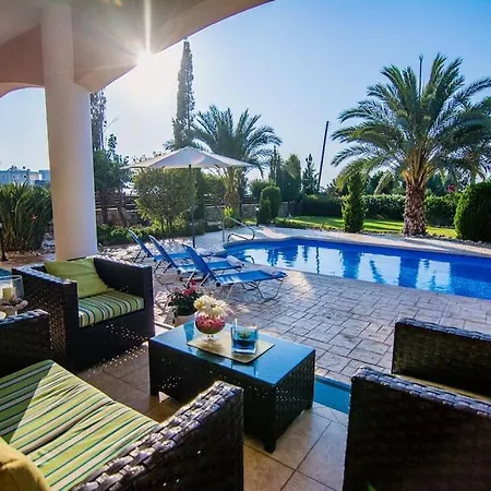 Georgia Villa Argaka